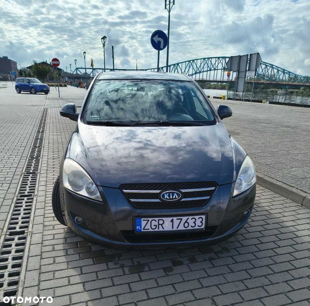 Kia Ceed - 8
