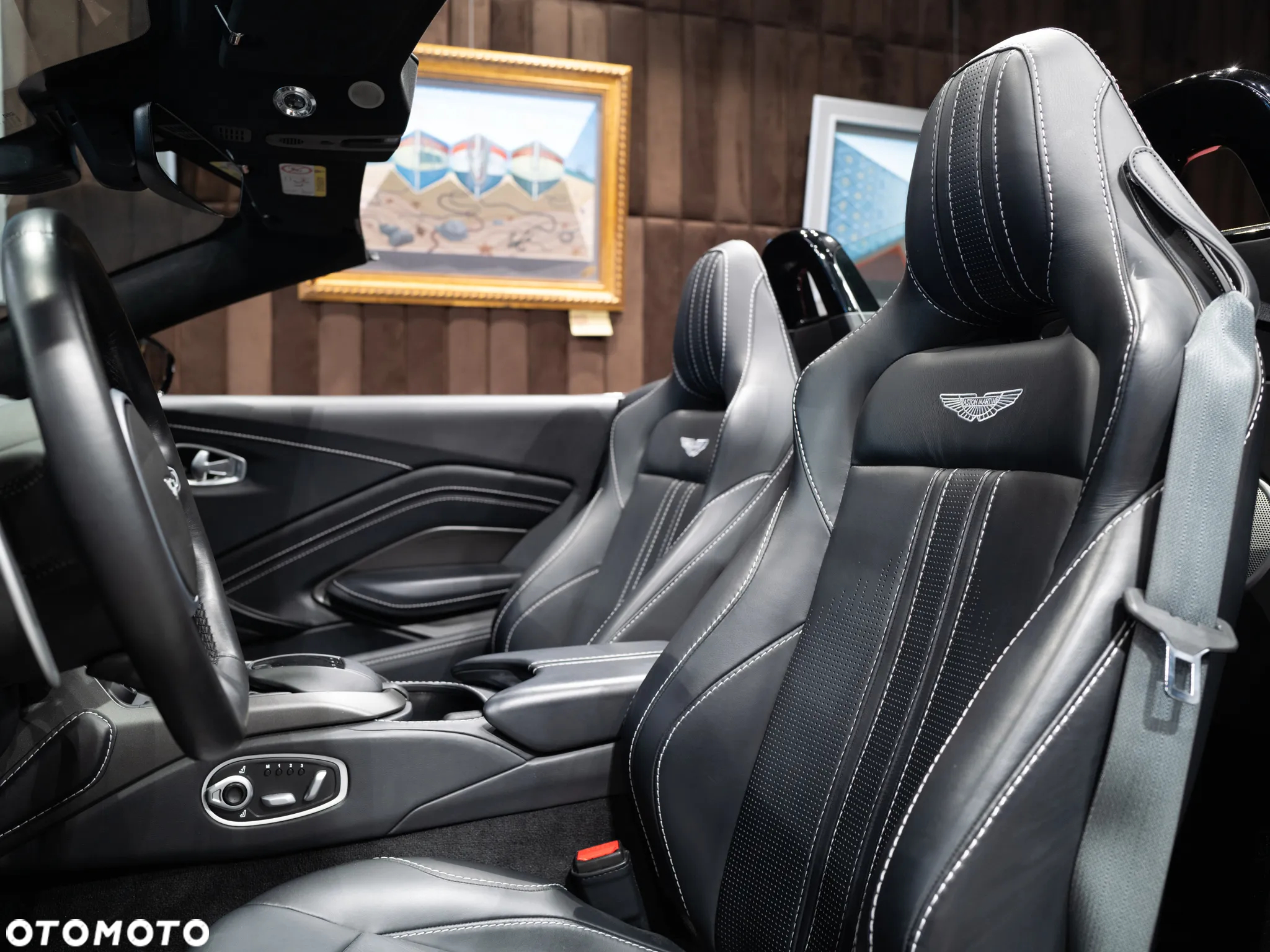 Aston Martin Vantage - 9