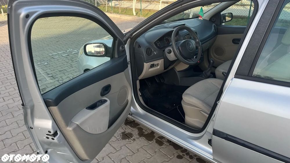 Renault Clio 1.2 16V 75 Dynamique - 10