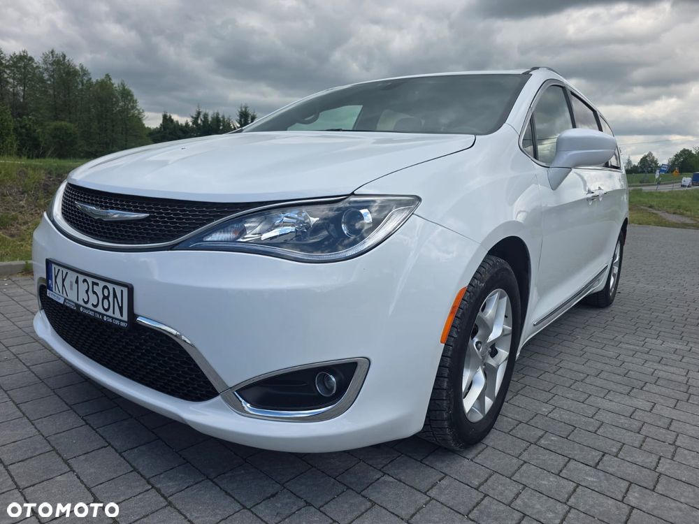 Chrysler Pacifica - 6