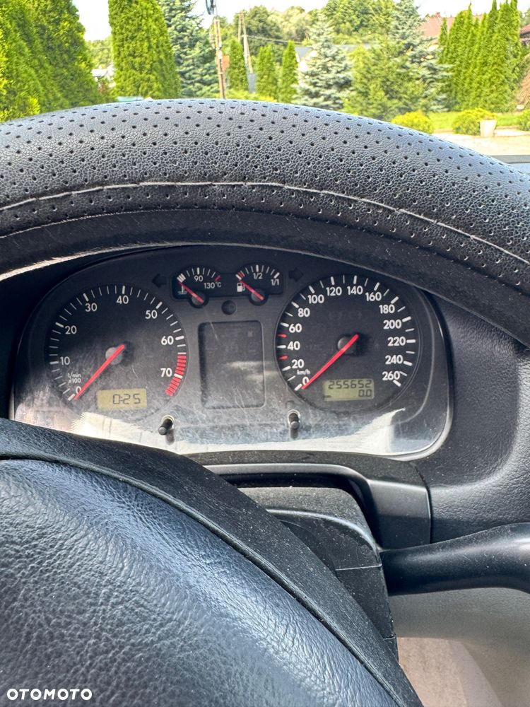 Volkswagen Golf 1.6 Basis - 5