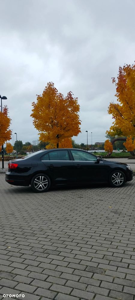 Volkswagen Jetta 2.0 TDI Highline - 3