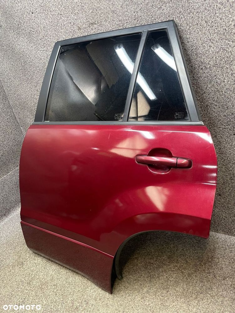 Drzwi lewy tyl lewe tylne listwa szyba ZY8 C13 Suzuki Grand Vitara 2 II - 4