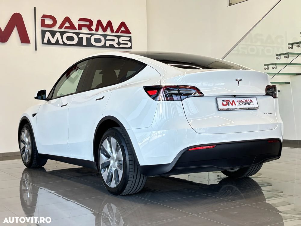Tesla Model Y - 6