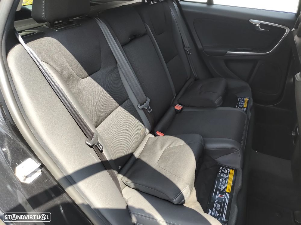 Volvo V60 1.6 D2 Drive Momentum Start/Stop - 16