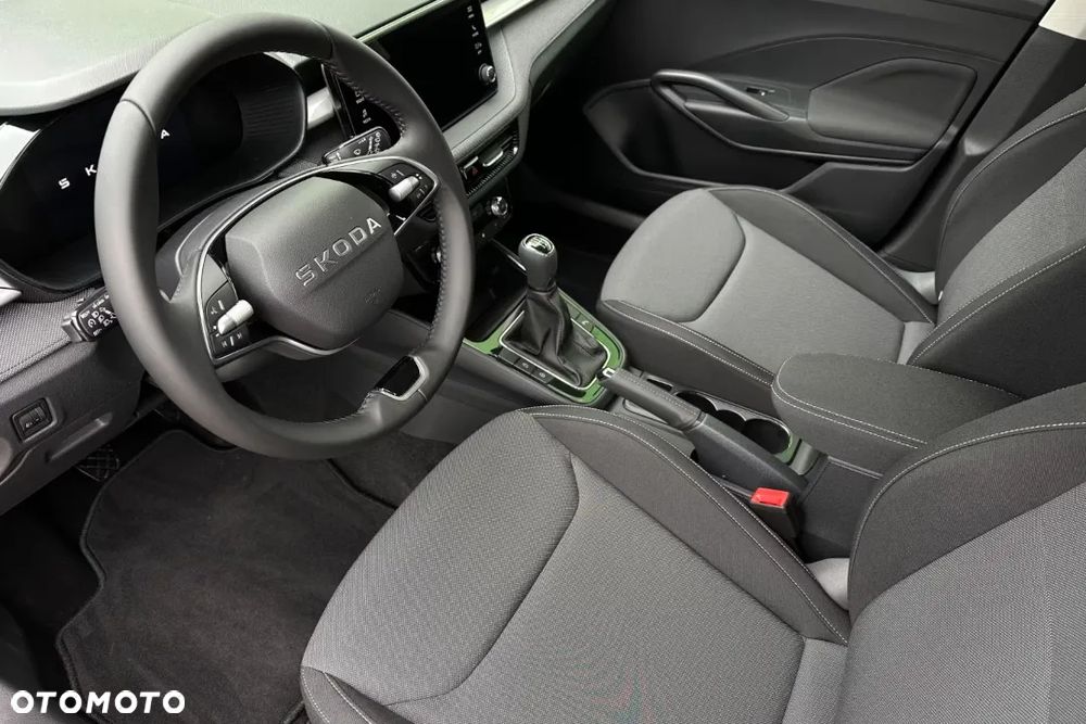 Skoda Fabia 1.0 Essence - 10