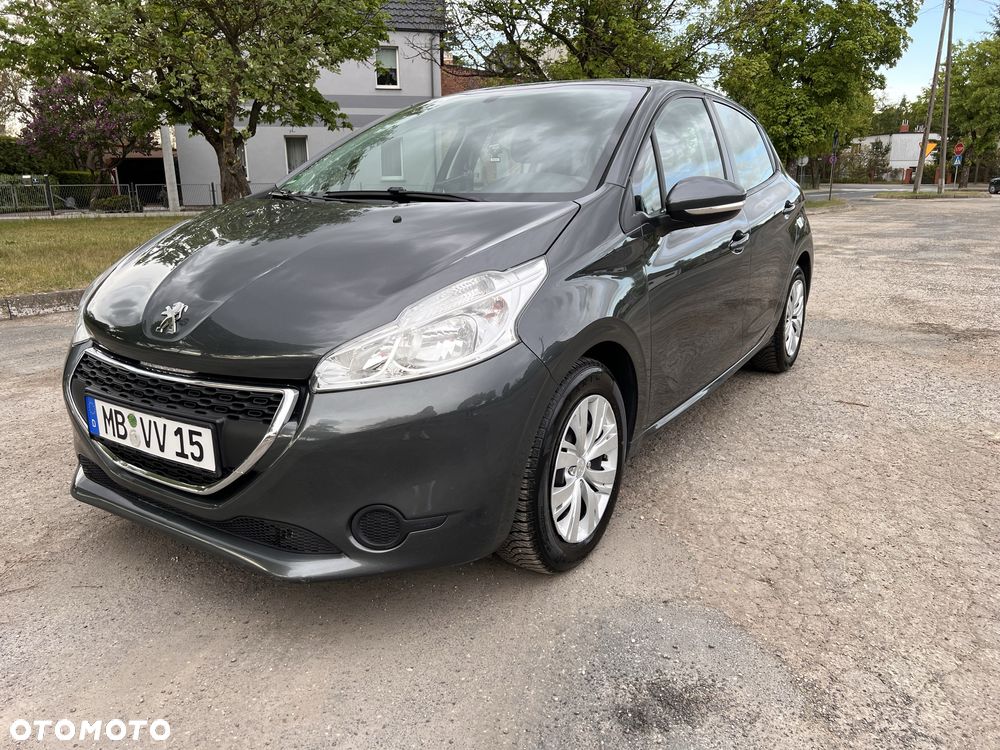 Peugeot 208 - 1