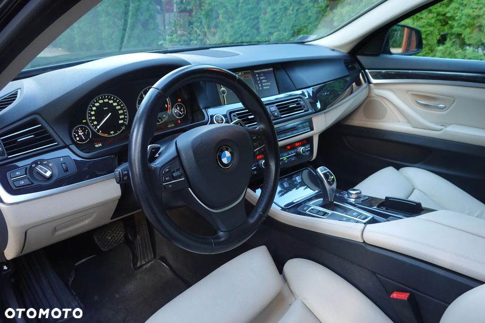BMW Seria 5 530d xDrive - 10