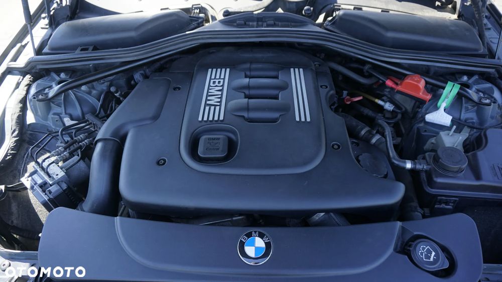 BMW Seria 5 520d - 33