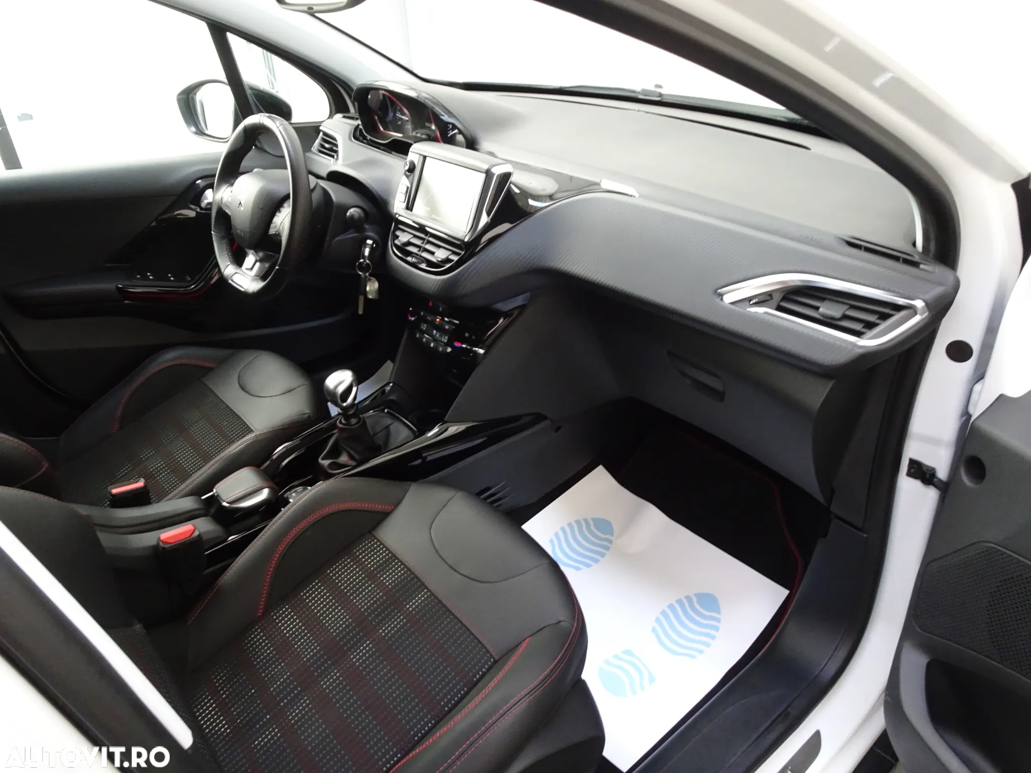 Peugeot 2008 1.2 L PureTech STT GT Line - 20
