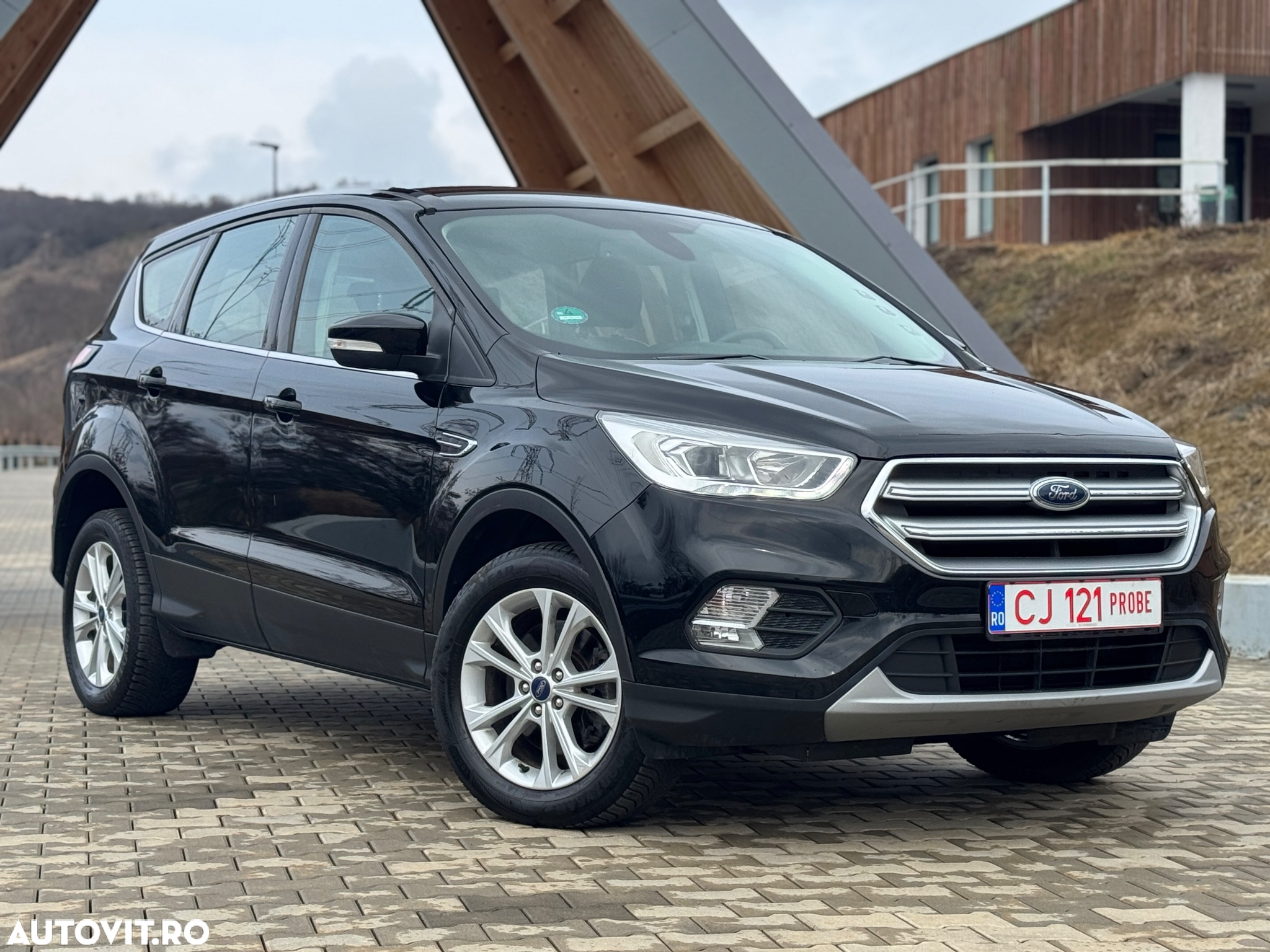 Ford Kuga 2.0 TDCi 2x4 Aut. Cool & Connect - 4
