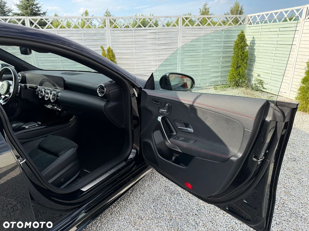 Mercedes-Benz CLA 250 4-Matic AMG Line 7G-DCT - 31