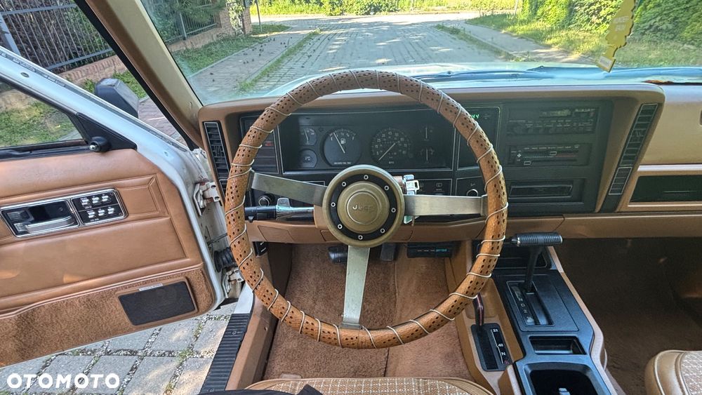Jeep Cherokee - 14