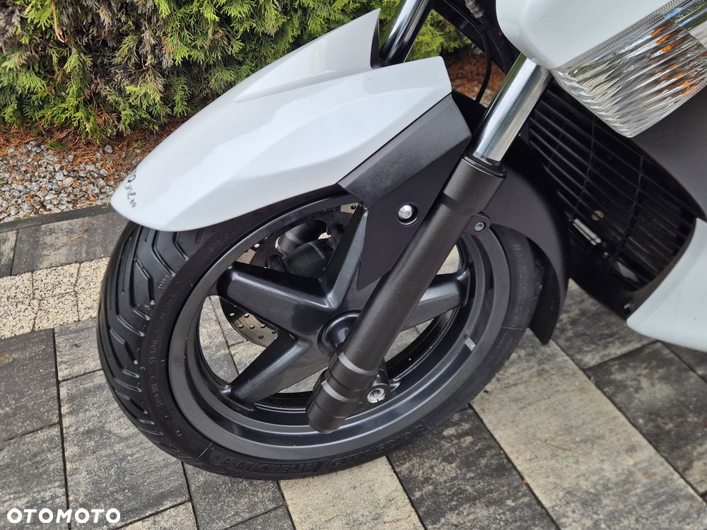 Yamaha X-max - 16