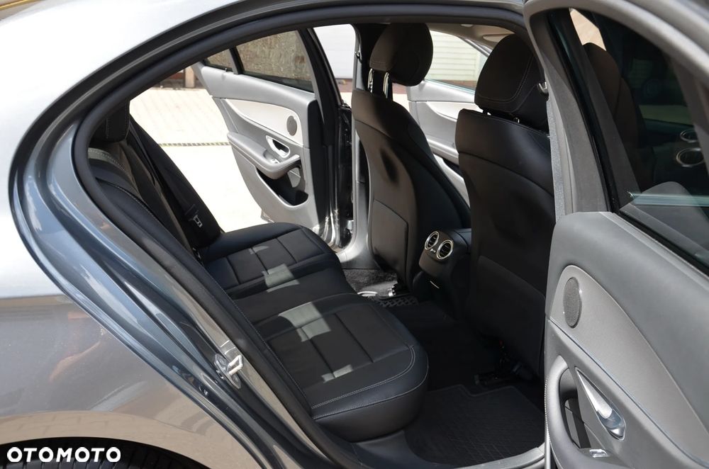 Mercedes-Benz Klasa E 220 d 9G-TRONIC - 9