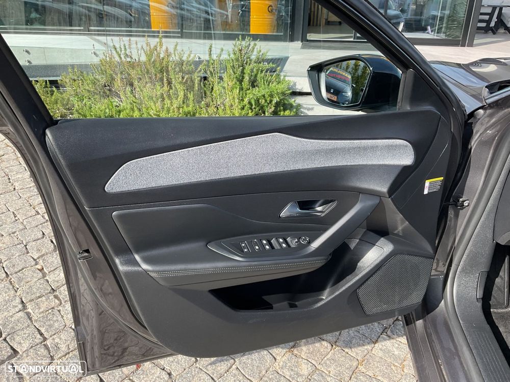 Peugeot 308 1.6 Hybrid Allure Pack e-EAT8 - 26