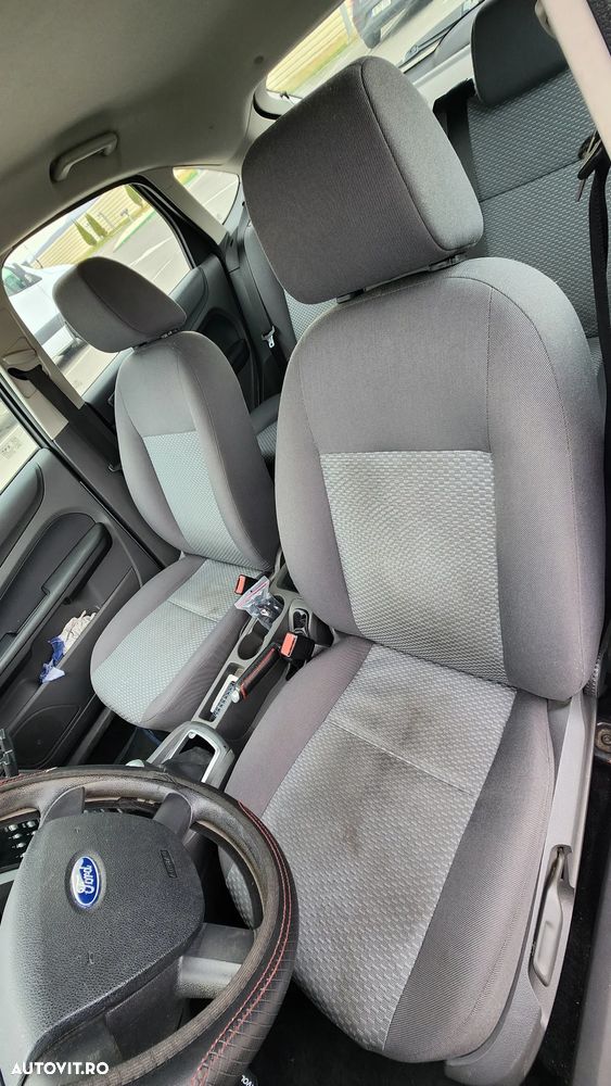 Ford Focus 1.6i Comfort - 13