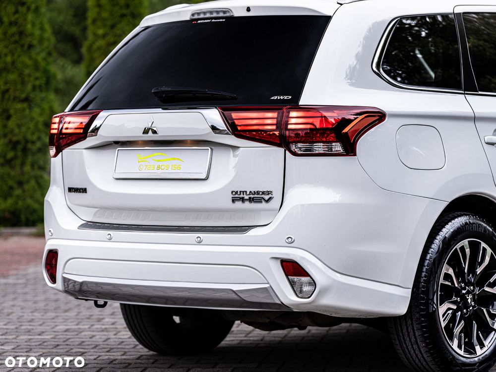 Mitsubishi Outlander 2.0 4WD Plug-In Hybrid Plus - 20