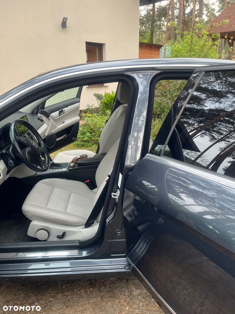 Mercedes-Benz Klasa C 180 CGI Automatik BlueEFFICIENCY Avantgarde - 12