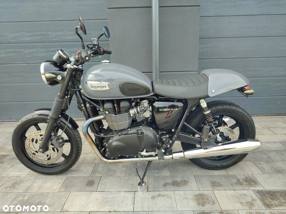 Triumph Bonneville - 4