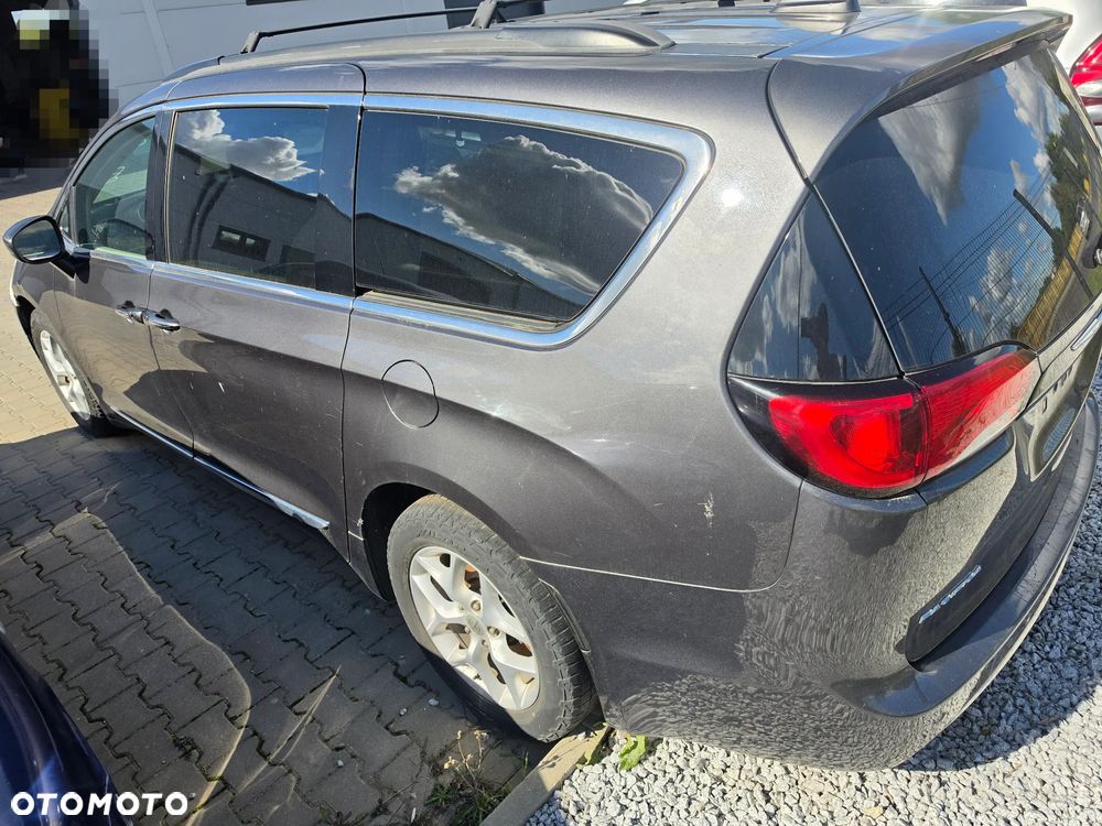 Chrysler Pacifica 2017 photo 4