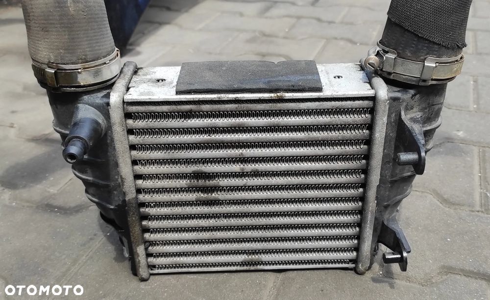 Intercooler Audi A4 B7 2.0 TFSI BWE PRAWY 8E0145806M - 1