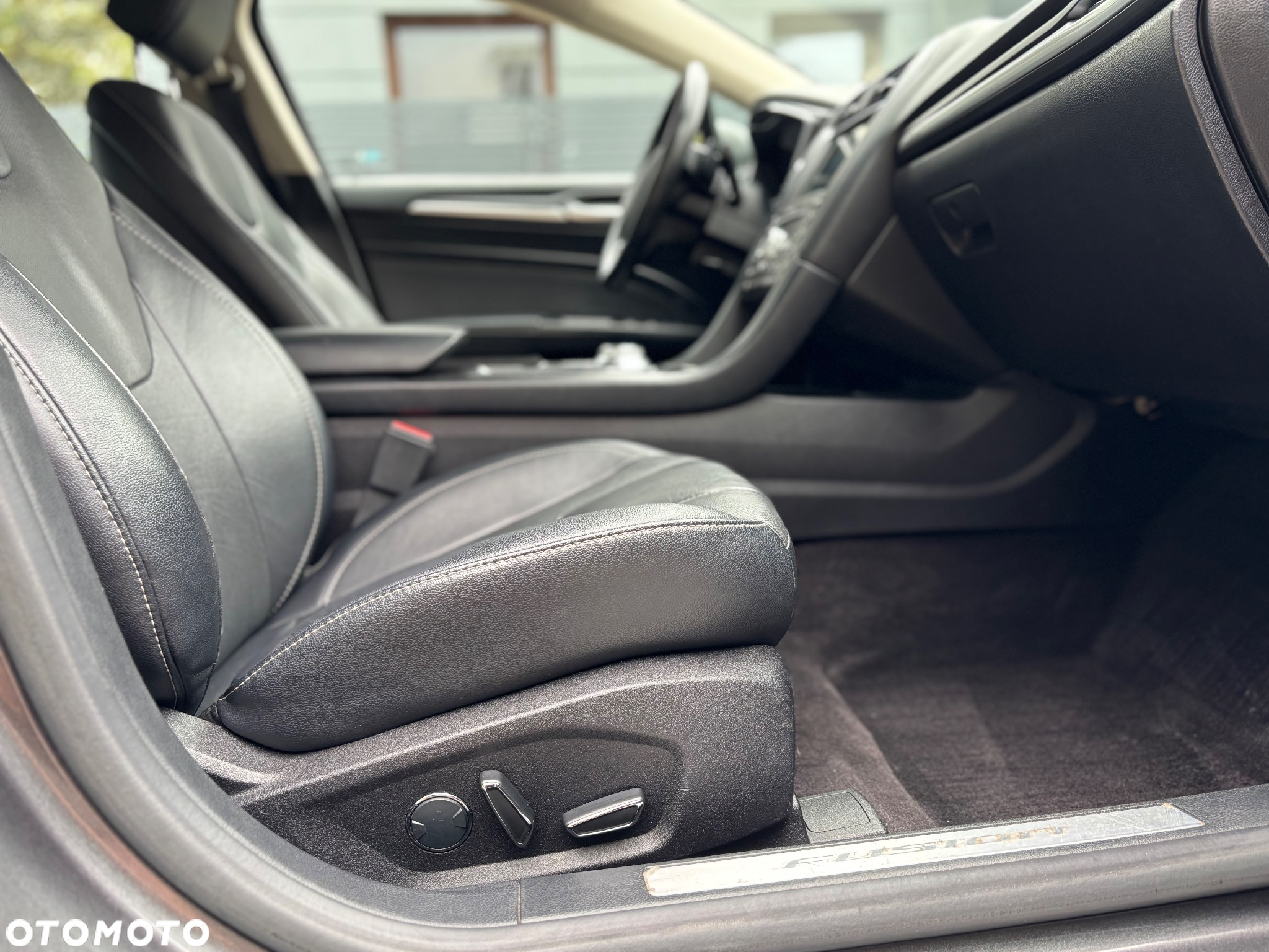 Ford Fusion 2.0 EcoBoost Titanium - 21