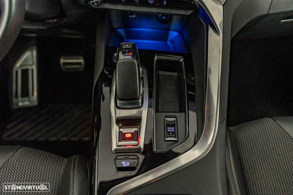 Peugeot 3008 1.6 Hybrid4 GT e-EAT8 - 38