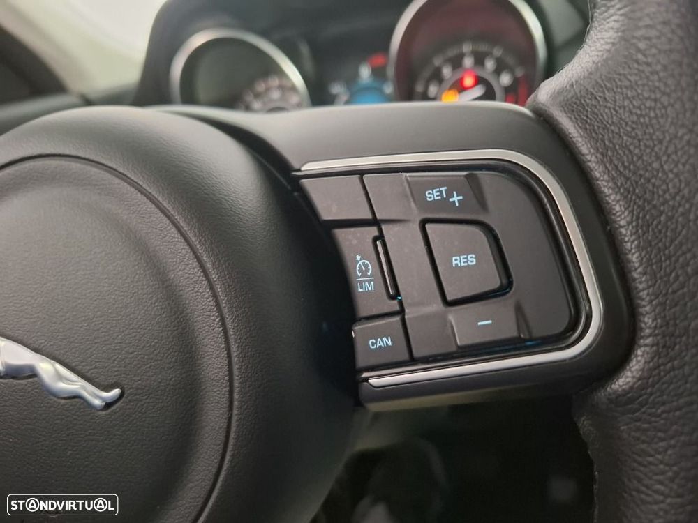 Jaguar E-Pace 2.0 P300 Sport AWD Aut. - 16