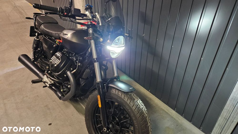 Moto Guzzi V9 - 12