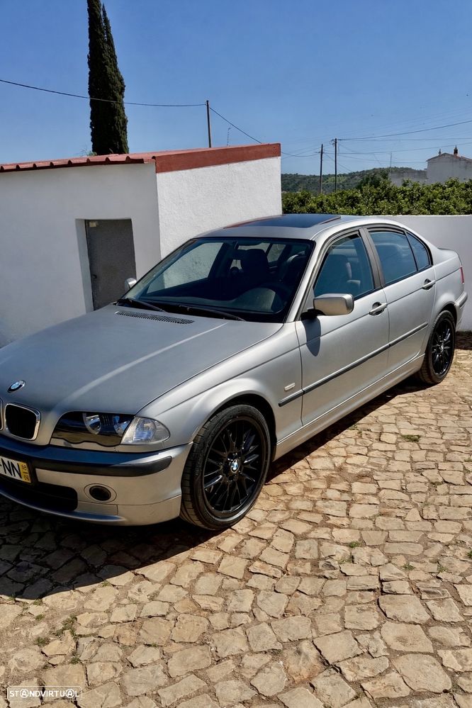 BMW 323 i - 1