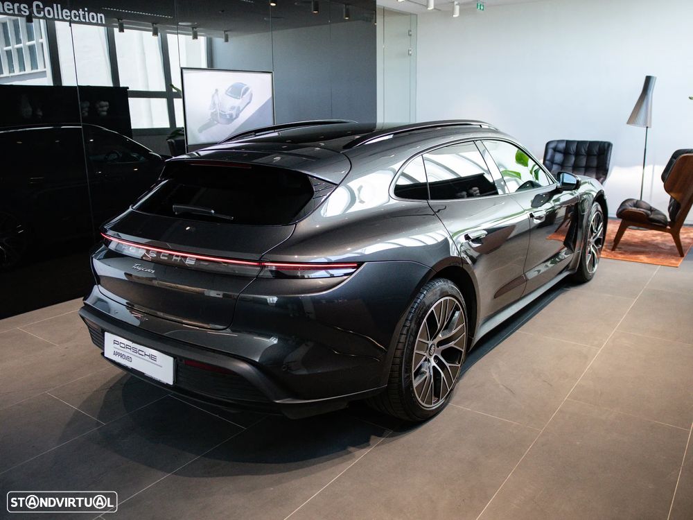 Porsche Taycan Sport Turismo - 11