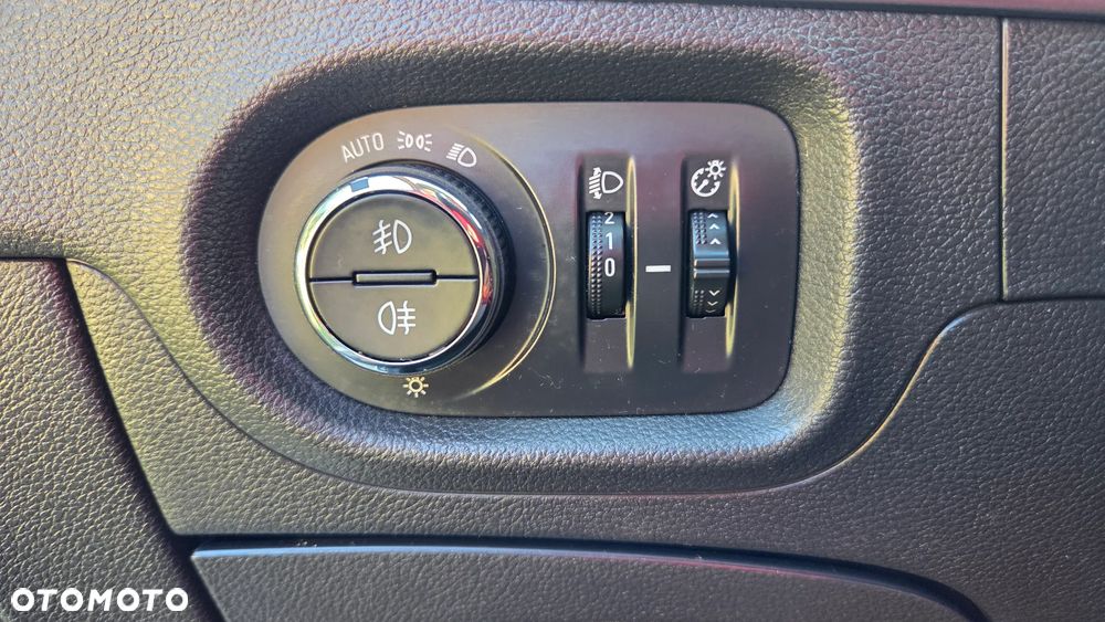 Opel Astra 1.4 T 120 Lat - 17