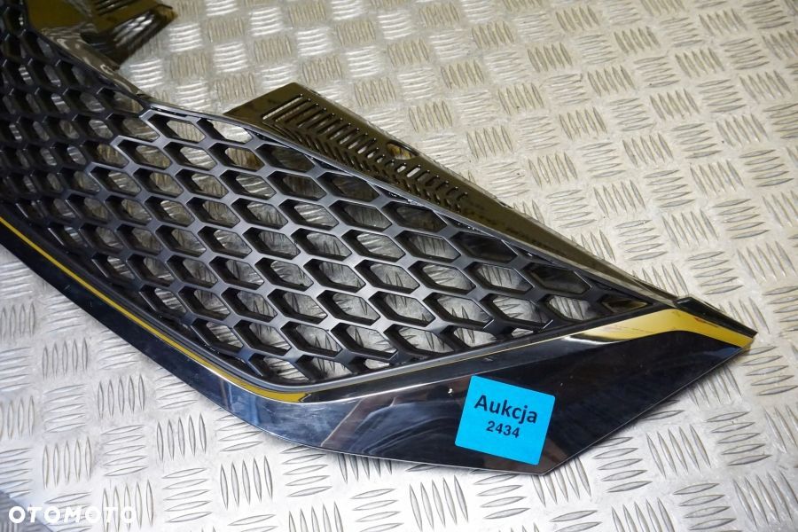 TOYOTA SIENNA 2011 - 2017 Atrapa Przód Grill Chrom USA - 4