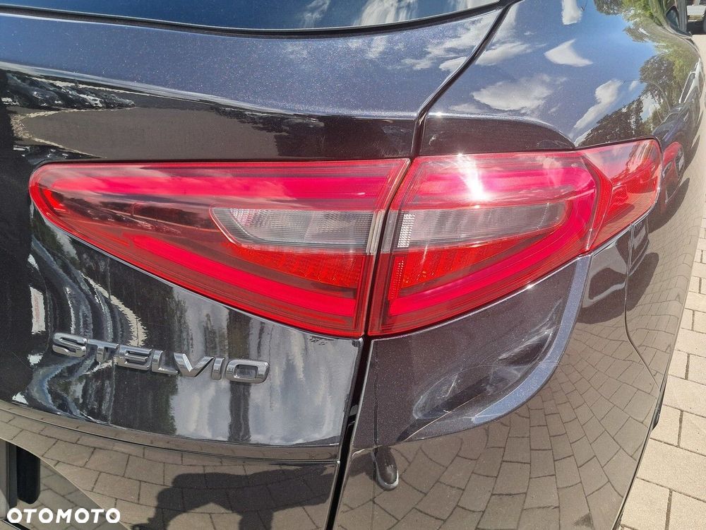 Alfa Romeo Stelvio - 11