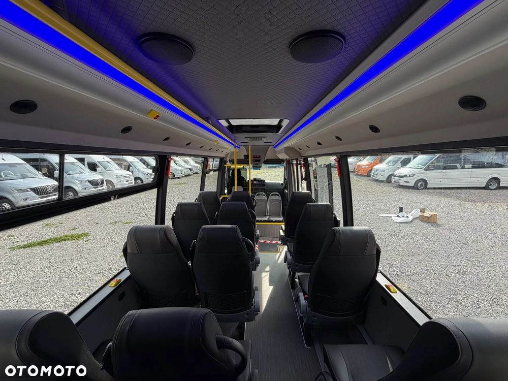 Mercedes-Benz Sprinter 517 - 18