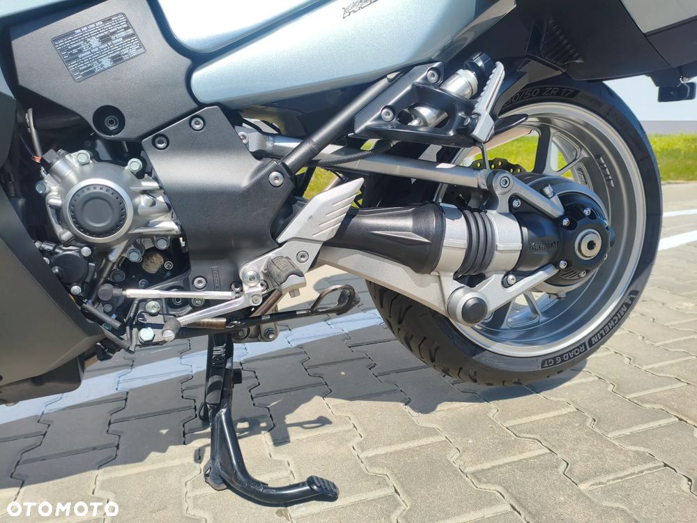 Kawasaki GTR - 10