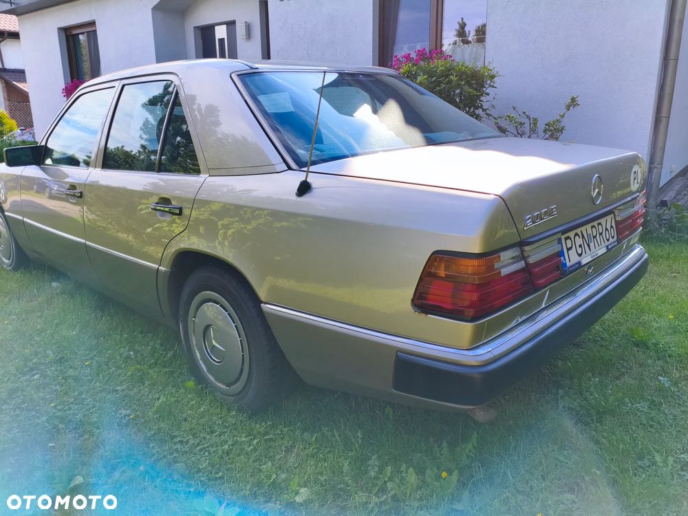 Mercedes-Benz W124 (1984-1993) ver-standard - 4