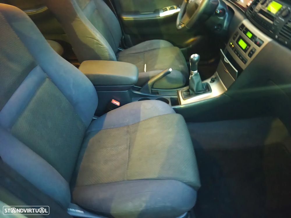 Toyota Corolla SW 1.4 D-4D AC - 23