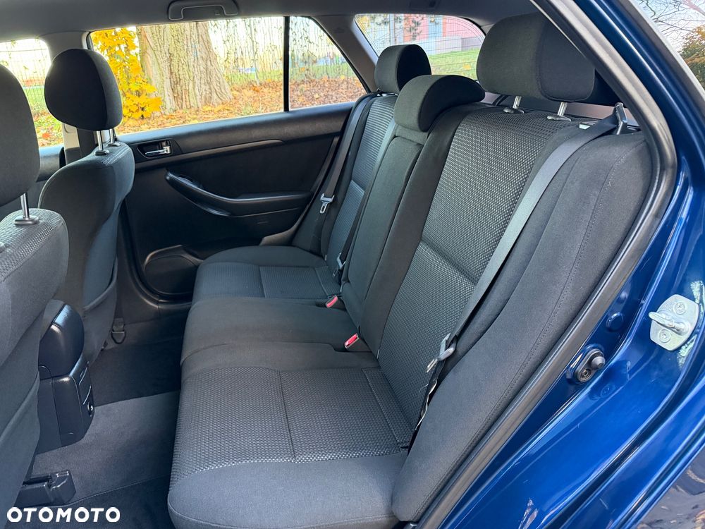 Toyota Avensis - 18