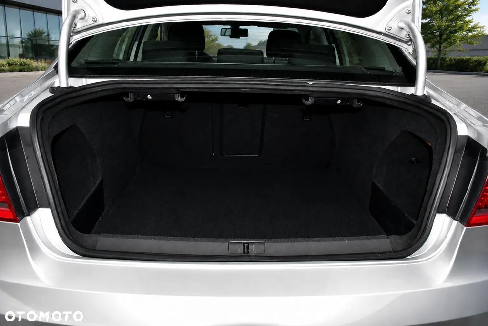 Volkswagen Passat 2.0 TDI Comfortline - 10