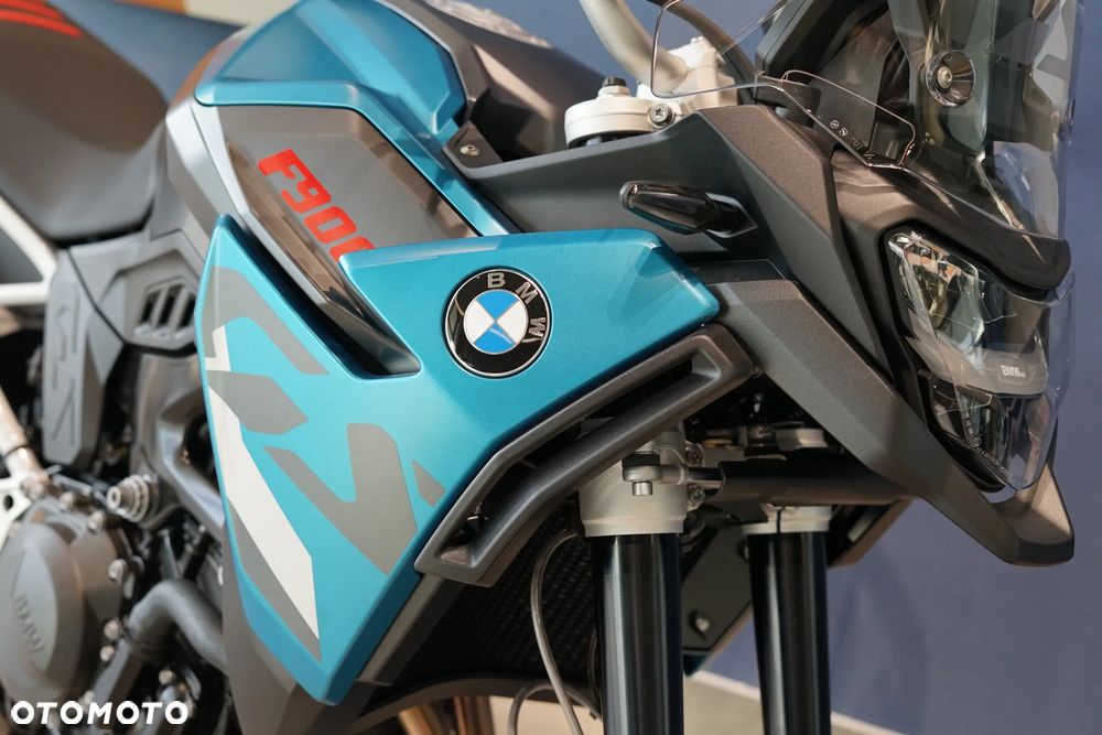BMW F - 19