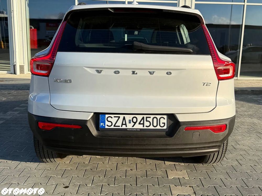 Volvo XC 40 T2 Momentum Core - 4