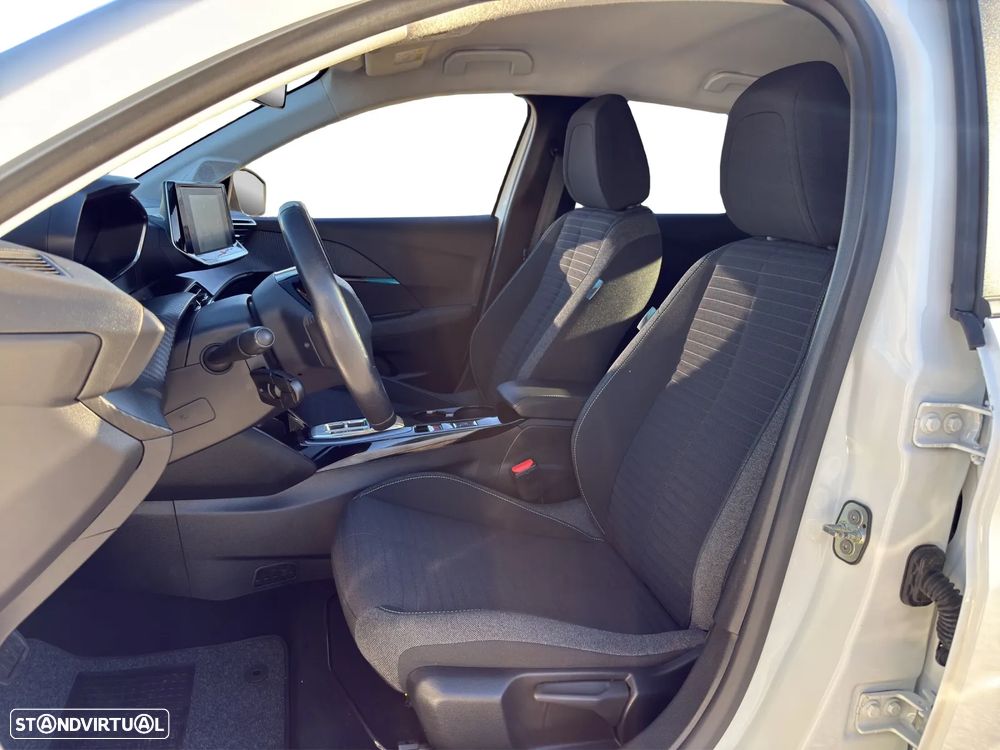 Peugeot e-208 E-Style - 12