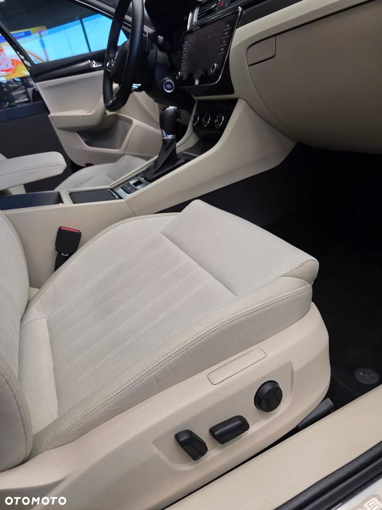 Skoda Superb 2.0 TDI SCR Style DSG - 24