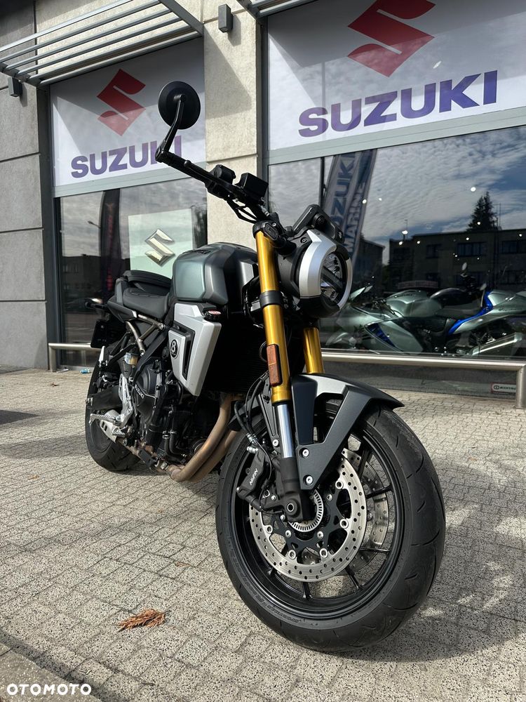 Suzuki GSX - 2