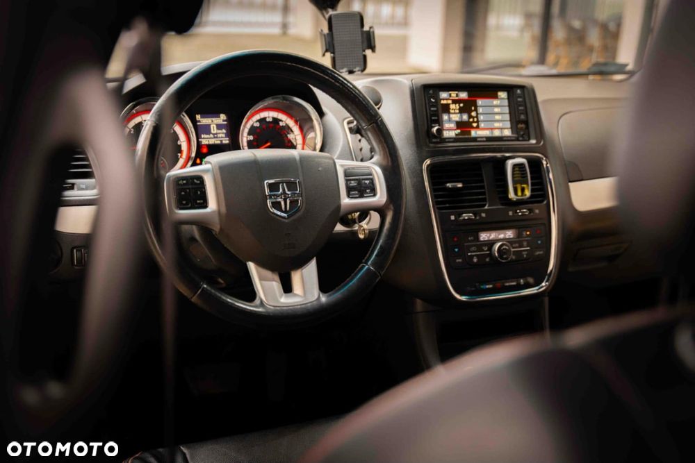 Dodge Grand Caravan - 5