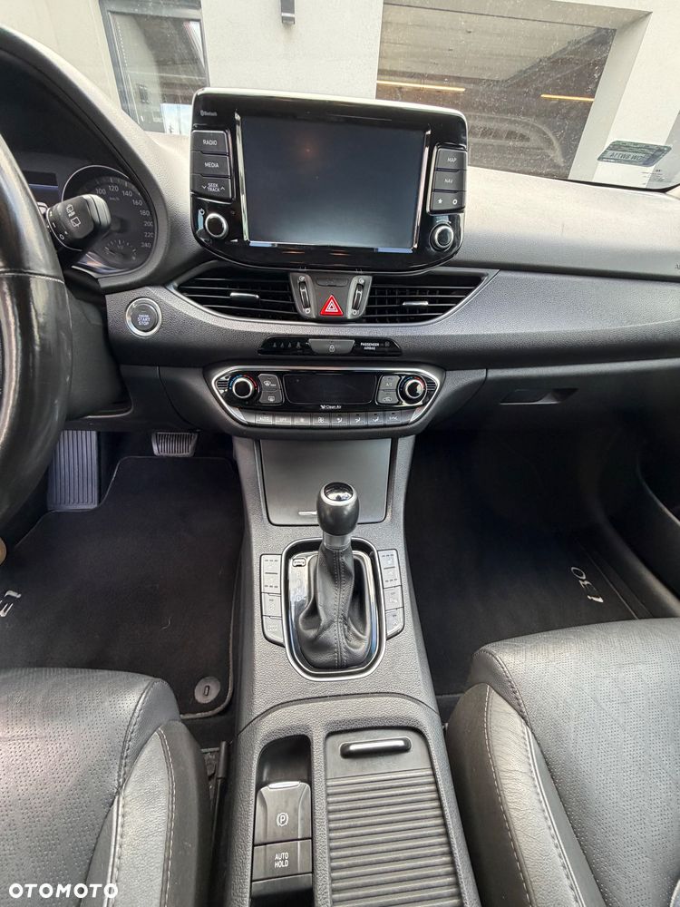 Hyundai i30 1.4 T-GDI Premiere Luxury DCT - 22