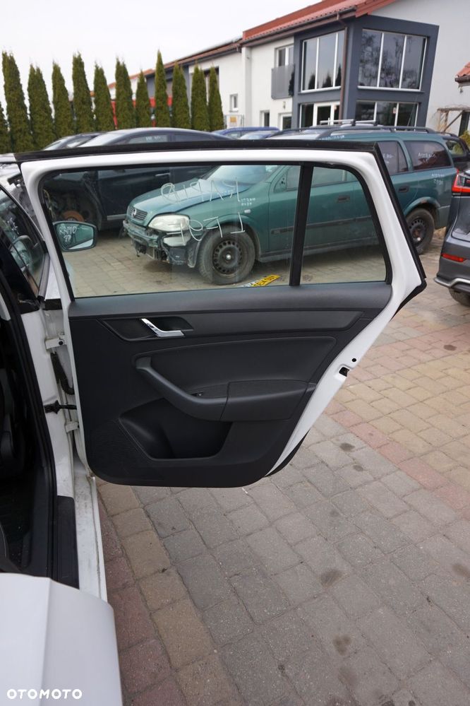 DRZWI TYLNE PRAWE RAPID NH3 HB LF9E  BIAŁY SKODA 2012-2019 - 8