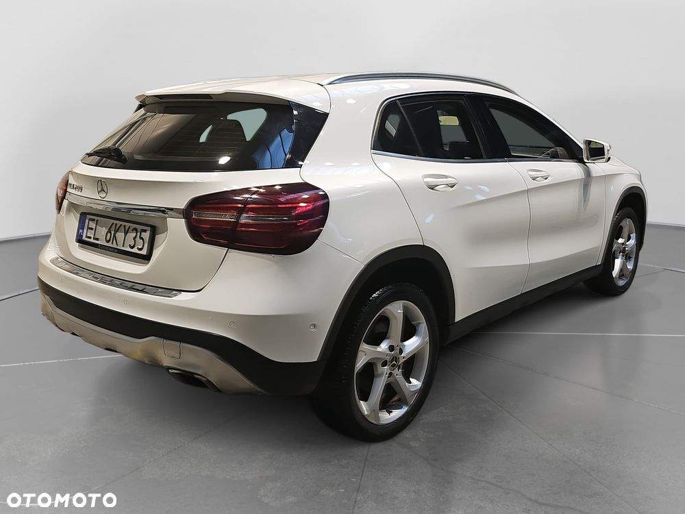 Mercedes-Benz GLA 200 7G-DCT Urban - 5